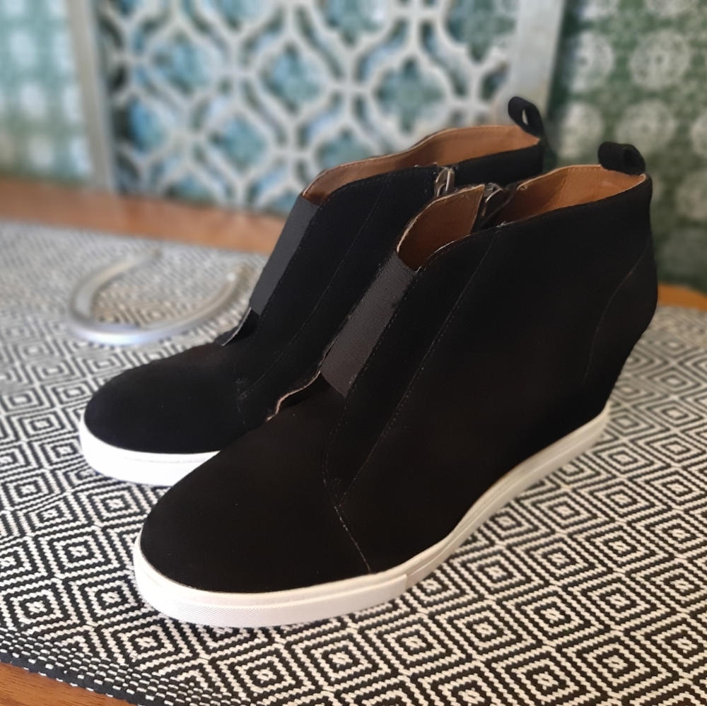 Women's size 9 Linea Paolo Wedges
